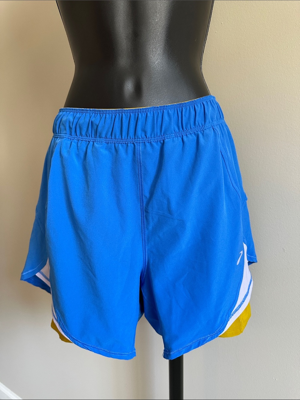 🏃♀️Brooks Women’s Electric Blue Athletic Shorts with Yellow Under Layer